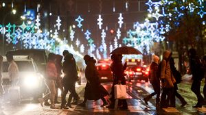 Când se aprind luminițele de Crăciun în București în 2023. Vezi data la care orașul va căpăta atmosfera de sărbătoare