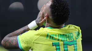 În ce stare se află Neymar după operația suferită la genunchi? Starul brazilian și-a surprins fanii cu noul look adoptat
