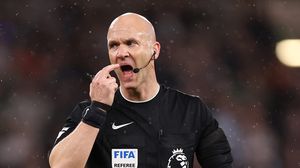 Israelienii „au pus tunurile” pe Anthony Taylor! Centralul le-a refuzat un penalty gazdelor care ar fi schimbat soarta partidei
