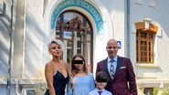 Giulia Anghelescu și soțul ei, Vlad Huidu, alături de copiii lor