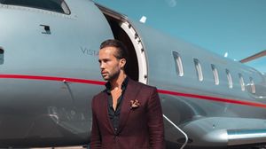 Cine este Tristan Tate Biografie vârstă, studii. carieră. Milionarul a fost acuzat de racolare și sechestrare a mai multor tinere pentru exploatare sexuală