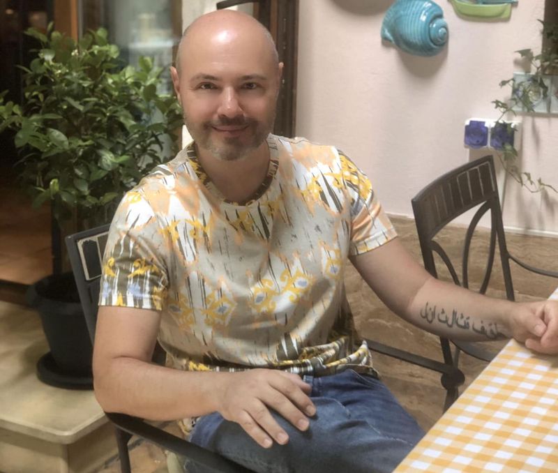 Mihai Mitoșeru la masă, la restaurant mihai mitoseru