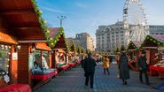 Vizitatori la Târgul de Crăciun din Piața Constituției