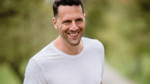 Adi Nartea are parte de reușite profesionale pe final de an! Actorul lucrează deja la mai multe proiecte: „Aș vrea să se concretizeze”