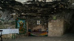 FOTO: Cum arată Peștera Sfântului Andrei!  Sfântul Andrei ar fi locuit aproximativ 20 de ani în acea peșteră