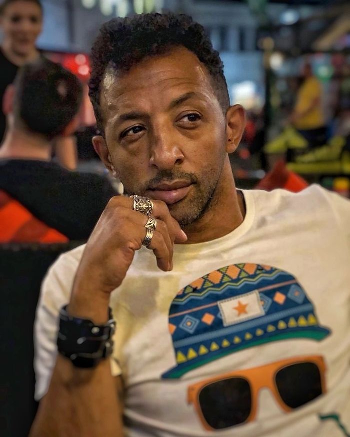 Kamara se reîntoarce la vechile pasiuni! Artistul va apărea întrun nou