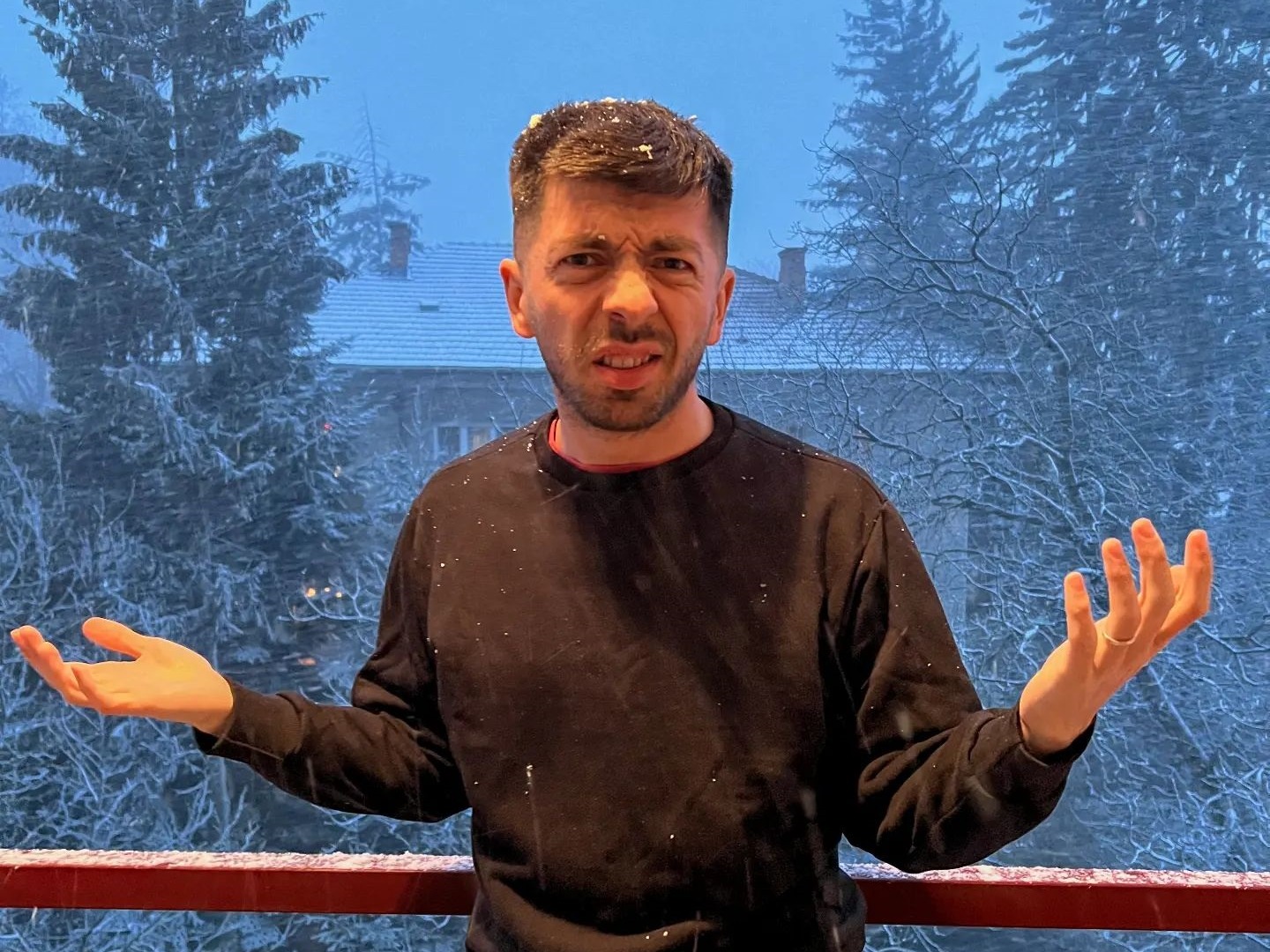 Mircea Bravo, implicat într-un accident rutier! A pierdut controlul volanului și s-a izbit cu mașina într-un stâlp de electricitate. Soția lui a fost transportată de urgență la spital