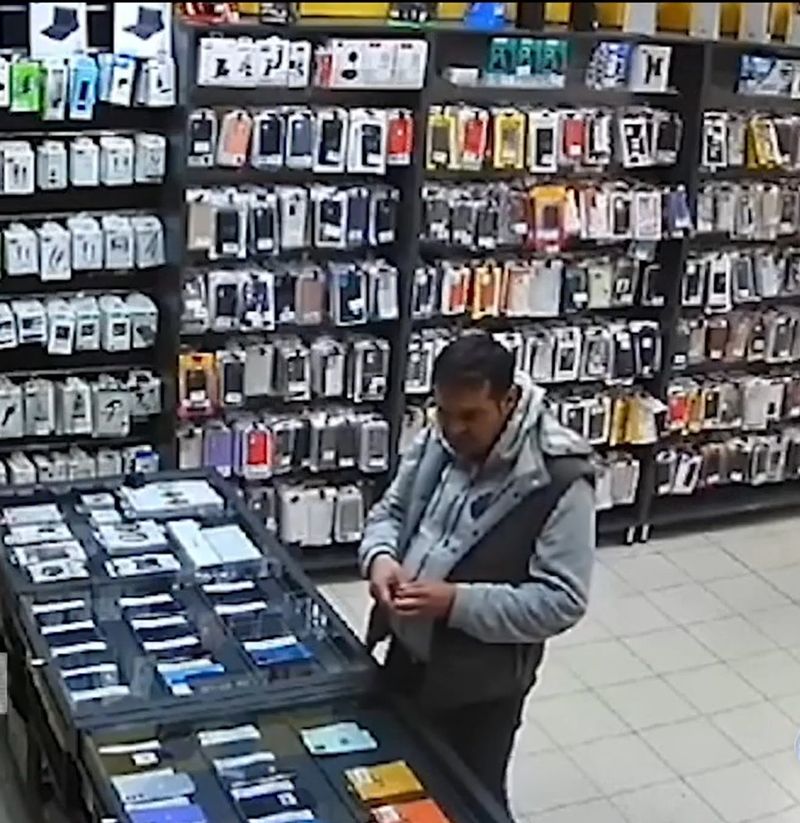 Cătălin Cherecheș surprins de camerele de supraveghe