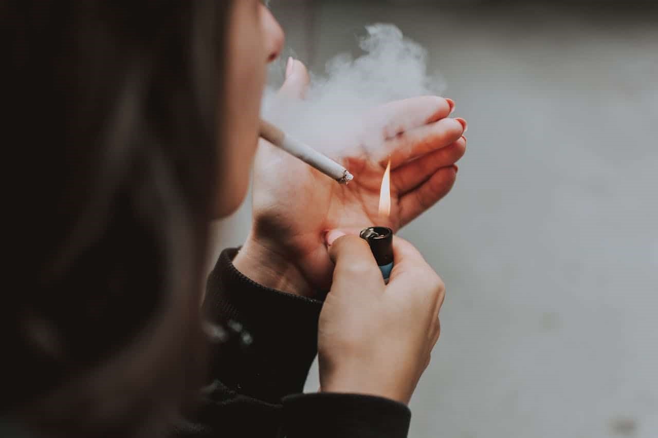 Cum ajung oamenii sa recurga la vicii pentru a scăpa de stres