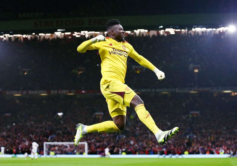 Andre Onana bucurându-se în timpul unui meci al celor de la Manchester United Andre Onana, portarul adus de Manchester United în această vară