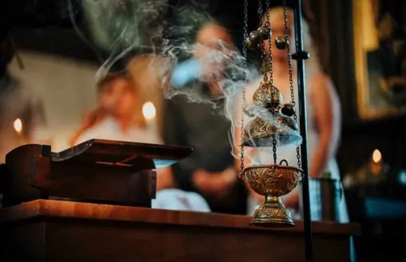 tămâie în biserică 