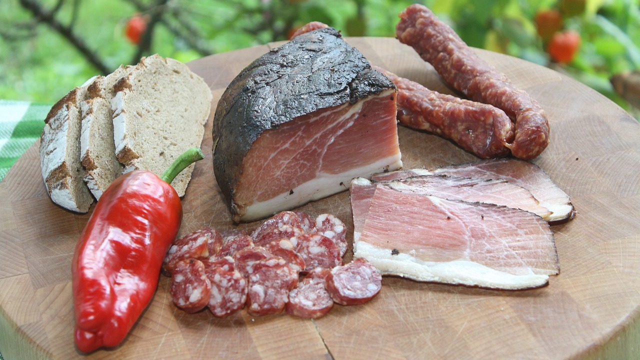 Cât costă un kilogram de carne de porc pentru masa de Crăciun în 2023. Prețul nu este accesibil tuturor