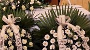 coșciug, coroane de flori