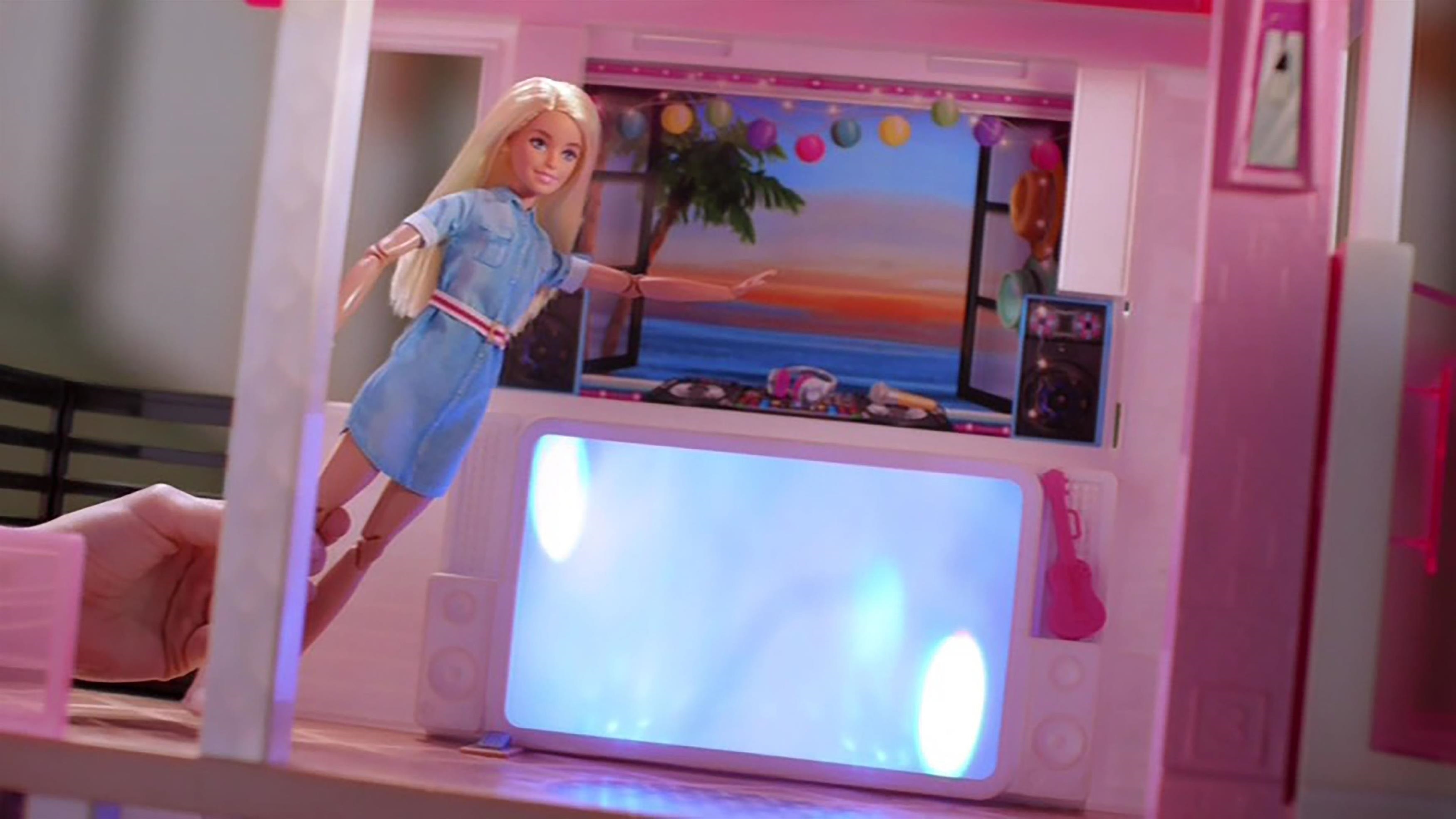 Barbie este cea mai cunoscută păpușă din lume, însă puțini sunt cei care știu că nu o cheamă, de fapt, așa! Care este numele ei real?! Povestea nebănuită din spatele celei mai populare jucării