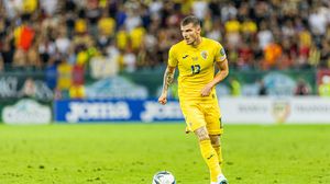 Valentin Mihăilă evoluând pentru echipa națională a României  Valentin Mihăilă, fotbalist legitimat la Parma, în tricoul echipei naționale