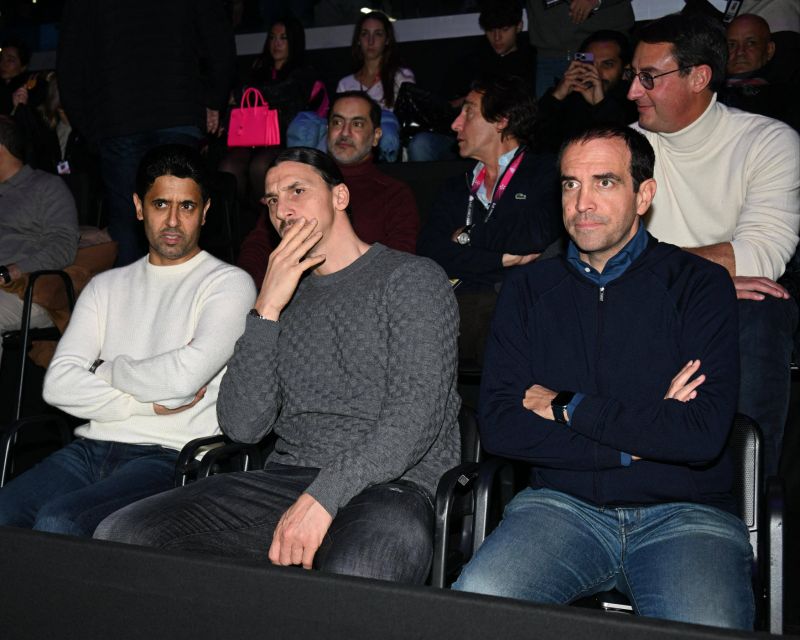 Zlatan Ibrahimovic (centru), fost jucător la: Malmo, Ajax, Juventus, Inter, Barcelona, AC Milan, PSG, Manchester United și Los Angeles Galaxy  Zlatan Ibrahimovic, fotbalist care s-a retras de la AC Milan