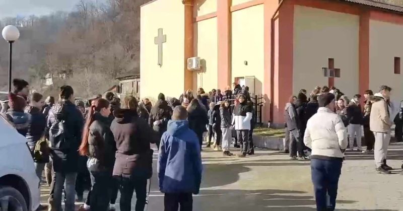 &icirc;nmorm&acirc;ntare adolescentă din Lupeni 