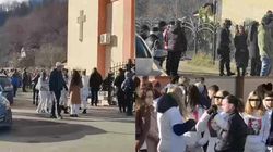 Scene pline de durere la înmormântarea uneia dintre adolescentele din Lupeni. Cine a venit să o conducă pe ultimul drum. Imagini de-a dreptul sfâșietoare