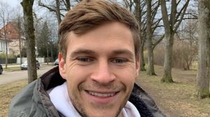 Joshua Kimmich, fotbalistul lui Bayern Munchen, făcându-și un selfie Joshua Kimmich, jucătorul lui Bayern Munchen