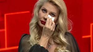 Andreea Bănică plânge în emisiunea ”40 de întrebări”   Andreea Bănică