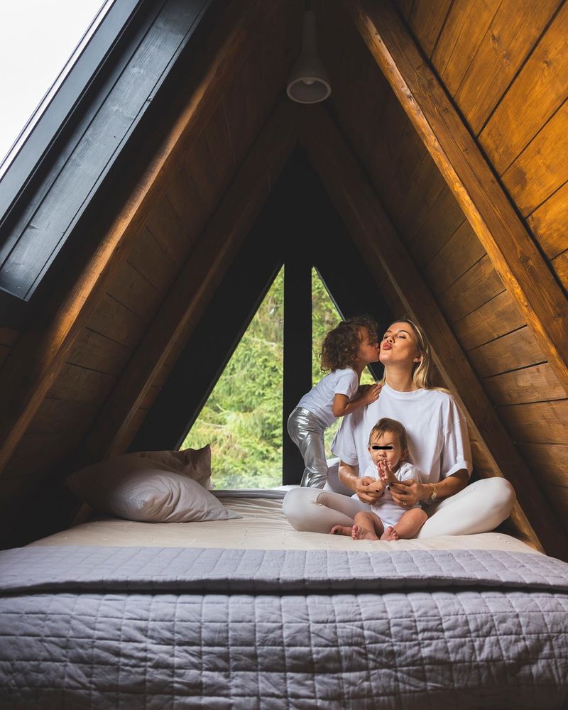 Emily Burghelea și copiii