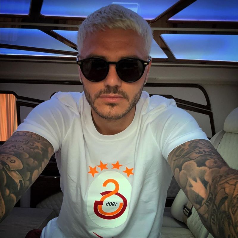 Mauro Icardi, jucătorul celor de la Galatasaray, făcându-și un seflie Mauro Icardi, fotbalist legitimat la Galatasaray