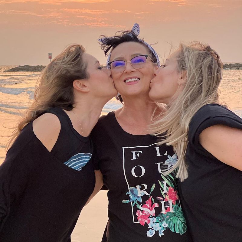 Laura Cosoi familie