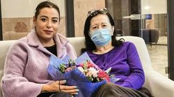 Oana Roman vorbește despre starea de sănătate a mamei sale, la mai bine de două luni de la ultima intervenție chirurgicală suferită. Mioara Roman se simte bine și se recuperează încet: „Este incredibil de bine și în formă având în vedere câte probleme are