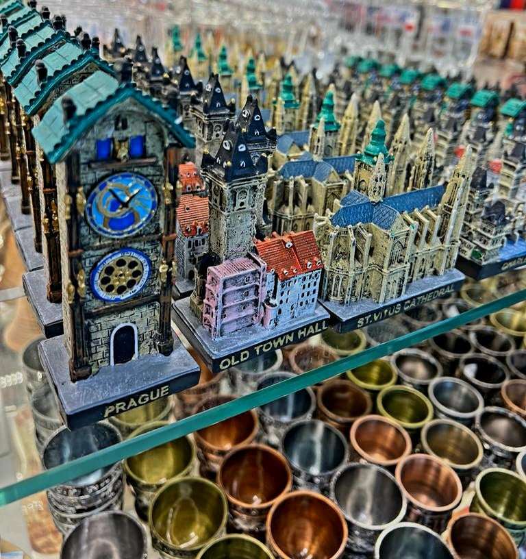 Magazin de suveniruri din Praga