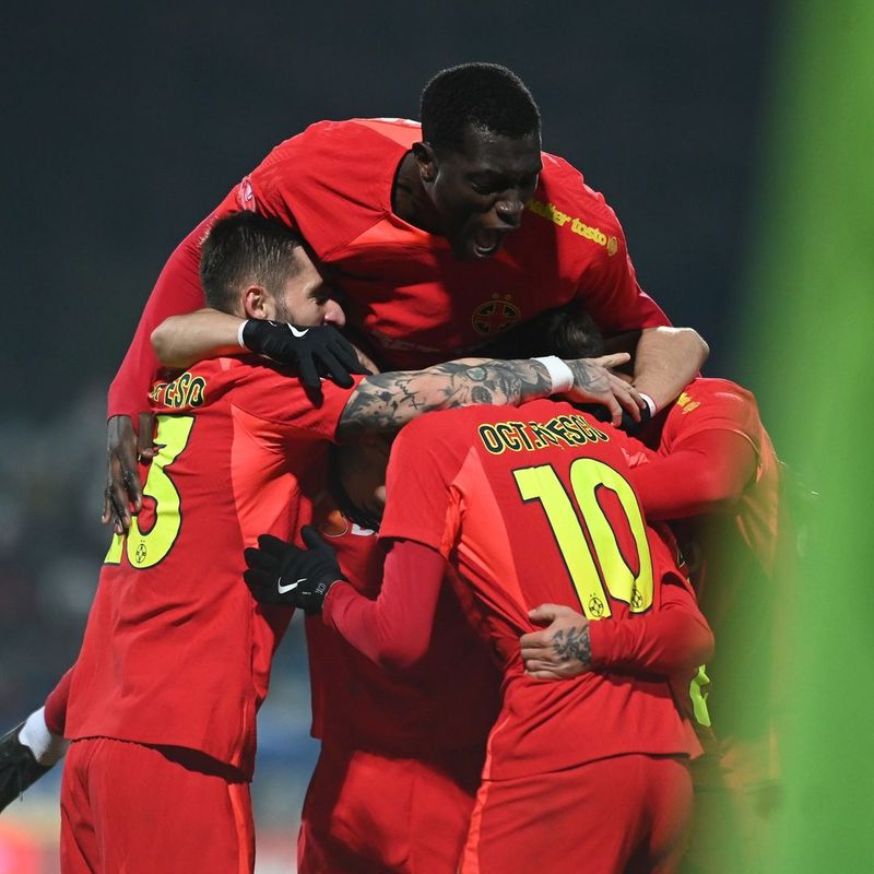 FCSB este lider în Superligă cu 11 puncte în fața formației de pe poziția secundă, CFR Cluj, care are totuși un meci în minus. poli iasi fcsb