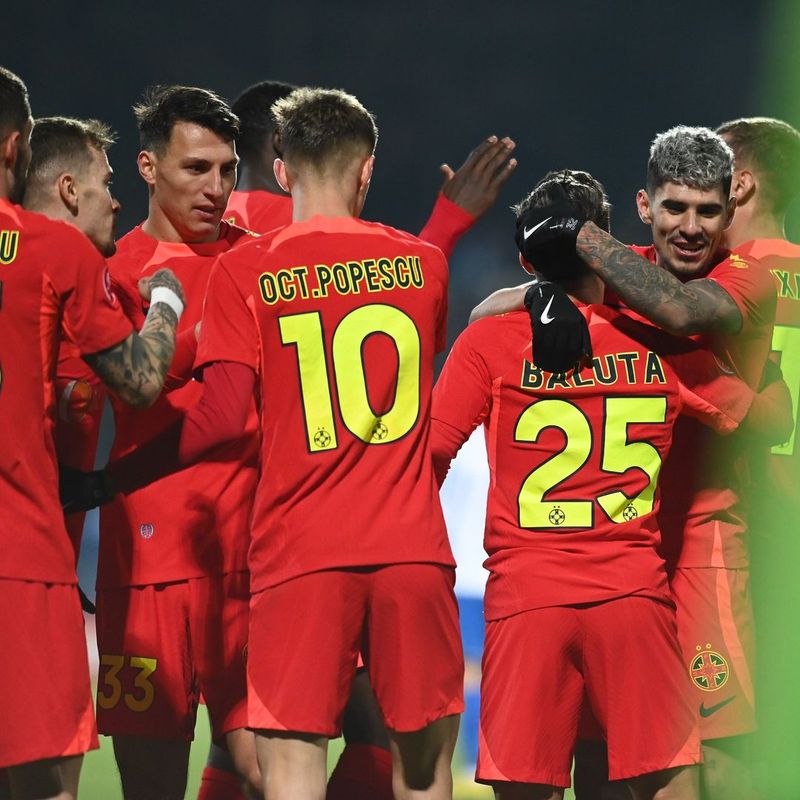 FCSB este lider în clasamentul Superligii cu 44 de puncte, 11 peste echipa de pe locul secund, CFR Cluj, care are un meci în minus. fcsb