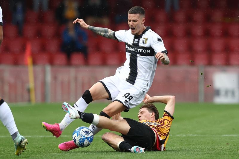 Dennis Man, fotbalist la Parma