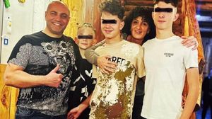 Matei, băiatul care și-a pierdut frații și tatăl în incendiul de la Ferma Dacilor, strigăte de durere de pe patul de spital! El și mama lui s-au salvat în ultima clipă: „Ți-am zis să vii după mine, nu înțeleg de ce te-ai oprit”