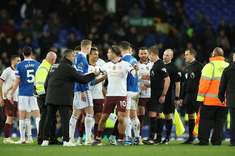 Jucătorii de la Everton și cei de la Manchester City
