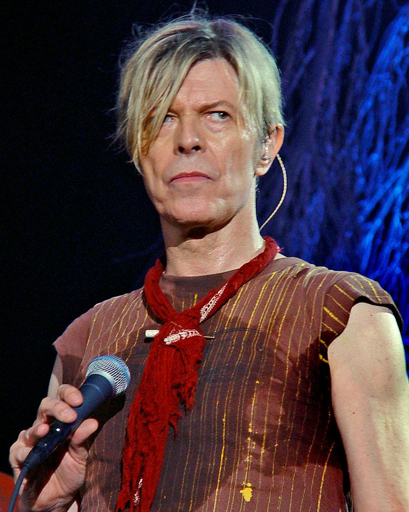 8 ani moartea lui david bowie