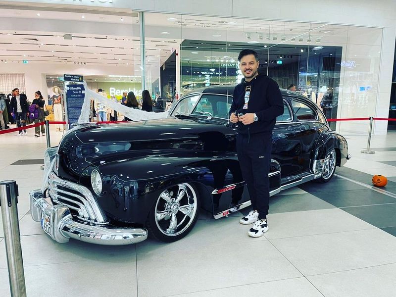 liviu v&acirc;rciu mașini retro 