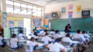 Elevi care susțin un examen