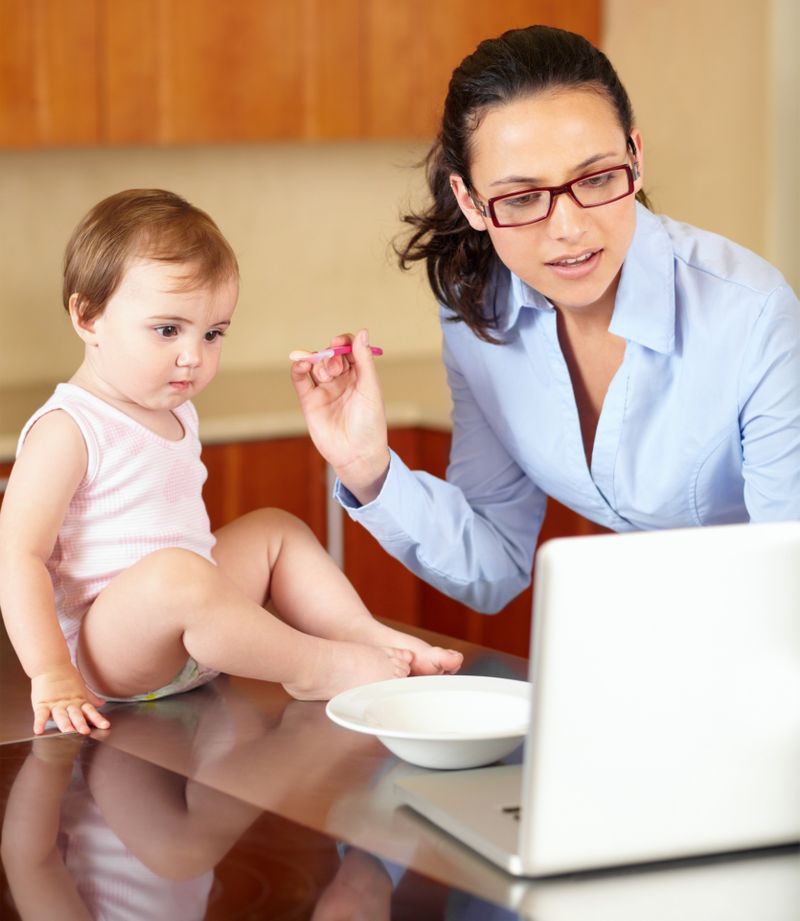 Mama și copilul, în timpul programului de lucru