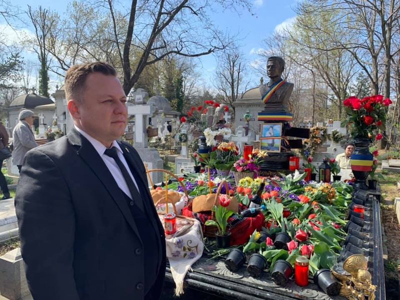 Dragoș Dolănescu la cimitir