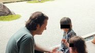 Barbu, fiul cel mare al lui Radu Dragomir, alături de copiii Danei Rogoz