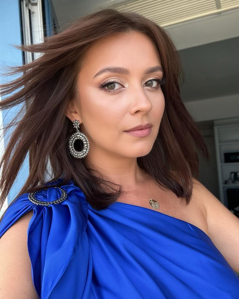 Diana Dumitrescu  Diana Dumitrescu șatenă