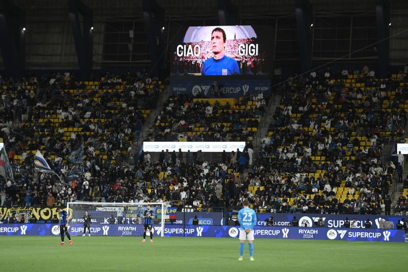 Moment de reculegere pentru Luigi Riva, fostul mare fotbalist italian Luigi Riva, cel mai mare marcator al naționalei Italiei