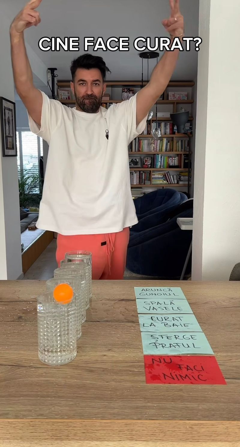 Smiley și Gina Pistol, joc amuzant