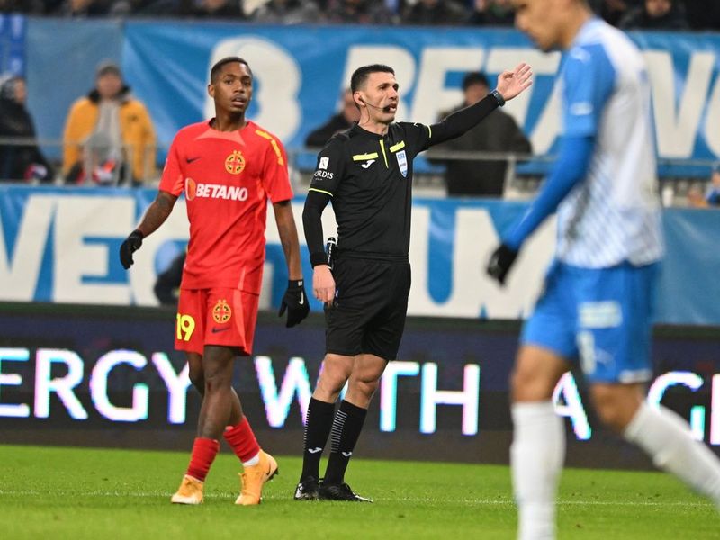 Luis Phelipe a jucat o singură repriză în partida cu Universitatea Craiova, fiind înlocuit la pauza de Tavi Popescu. luis phelipe fcsb