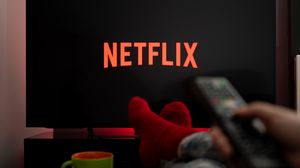 Tânăr, vizionează Netflix