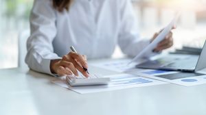 Verificarea facturilor de către contabil