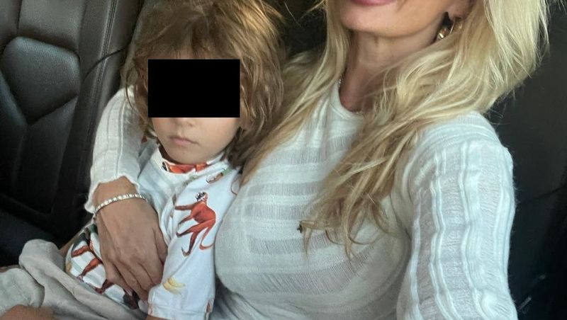 Andreea Bănică și fiul ei, Noah