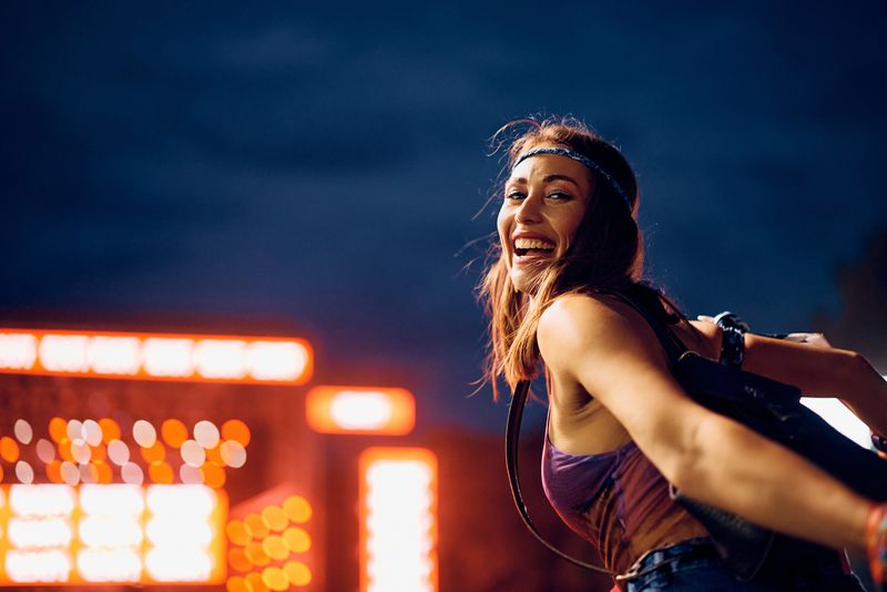 T&acirc;nără la concert