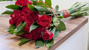 Buchet trandafiri, pentru Ziua Îndrăgostiților
