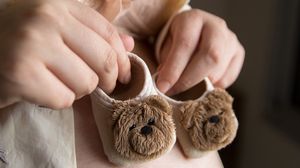 Stirea care a uluit o lume intreaga! O femeie din Norvegia a nascut o fetita elefant! Micuta are membrele groase si lipsite de degete